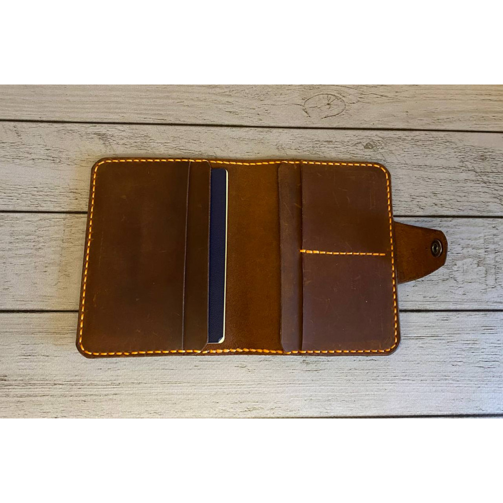 Кожаная обложка на документы с гравировкой Лев