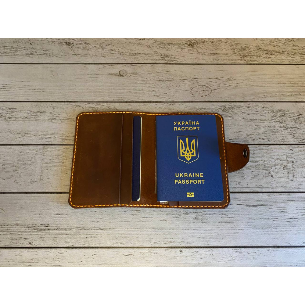 Кожаная обложка на документы с гравировкой Лев