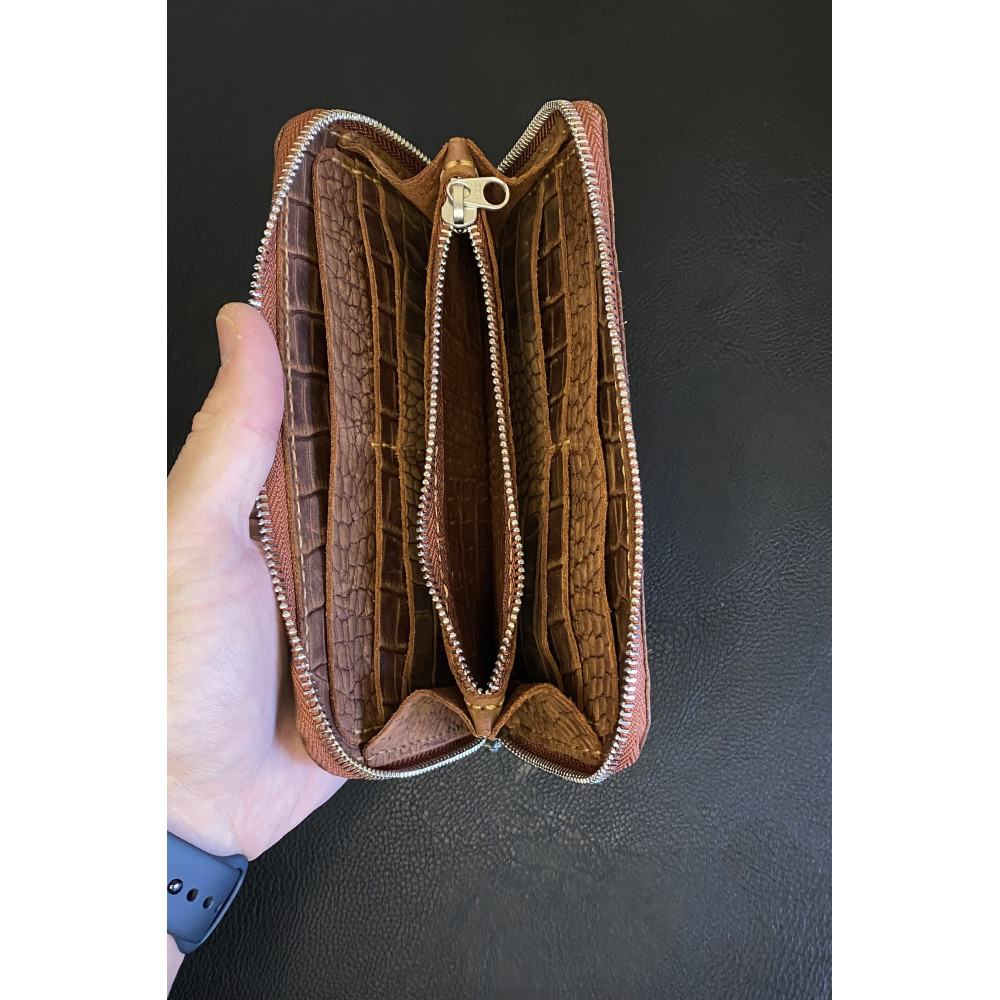 Кожаный клатч-кошелек на молнии коньяк под крокодила