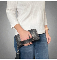 Кожаный клатч-кошелек на молнии черный под крокодила с ремешком