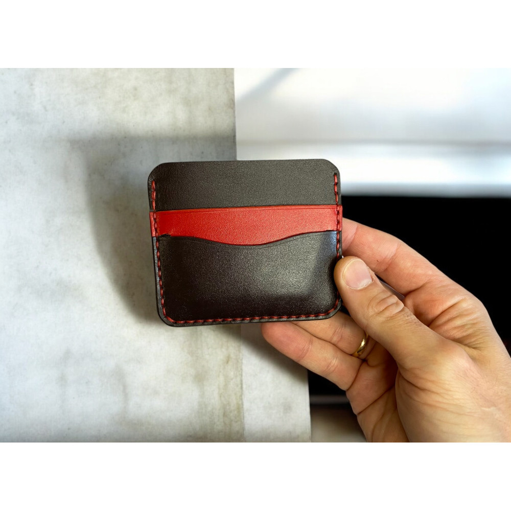 Картхолдер кожаный Kaiser в красно-черном цвете