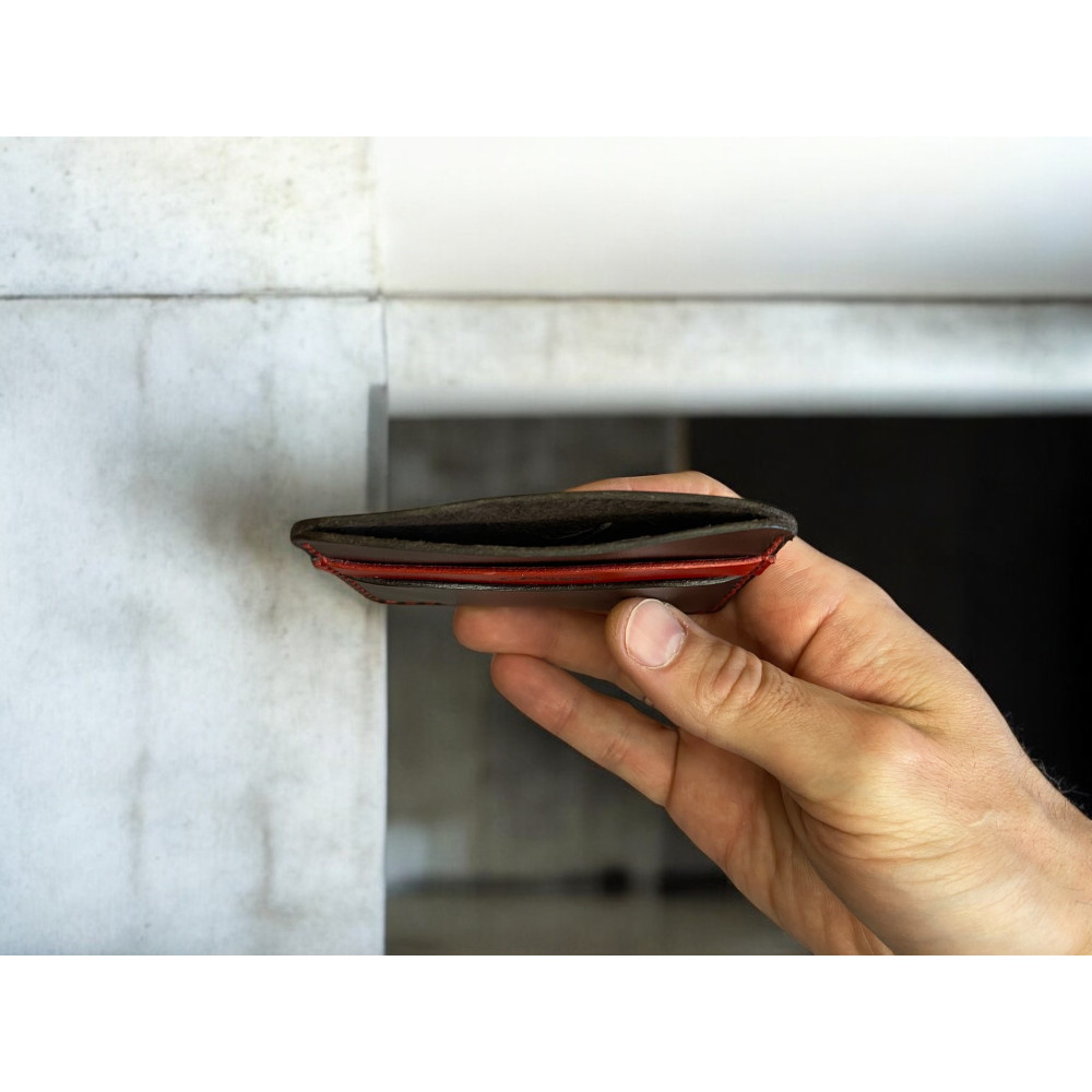 Картхолдер кожаный Kaiser в красно-черном цвете